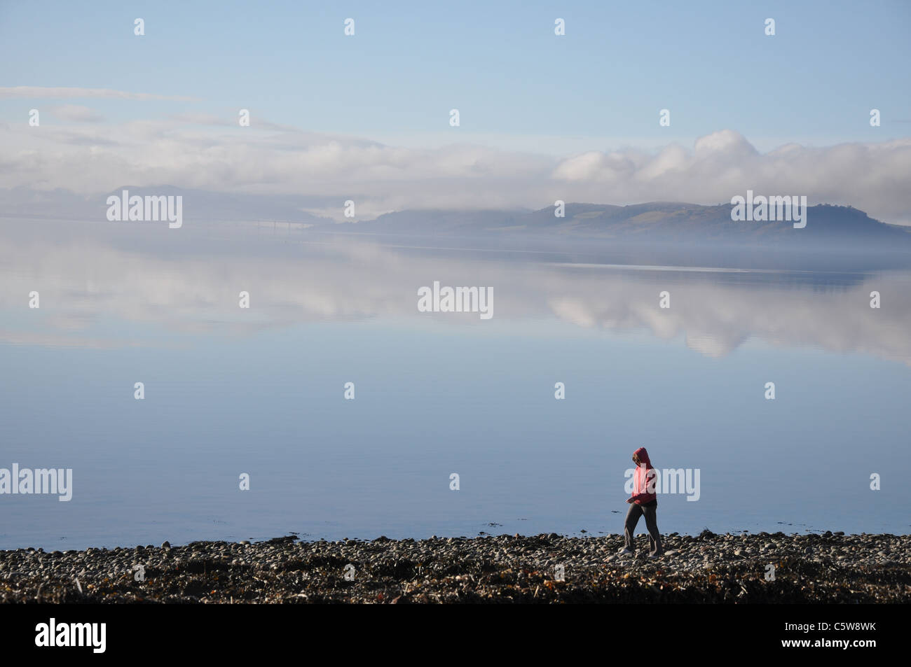 Brume matinale sur le Moray Firth, Inverness, Scotland, UK Banque D'Images