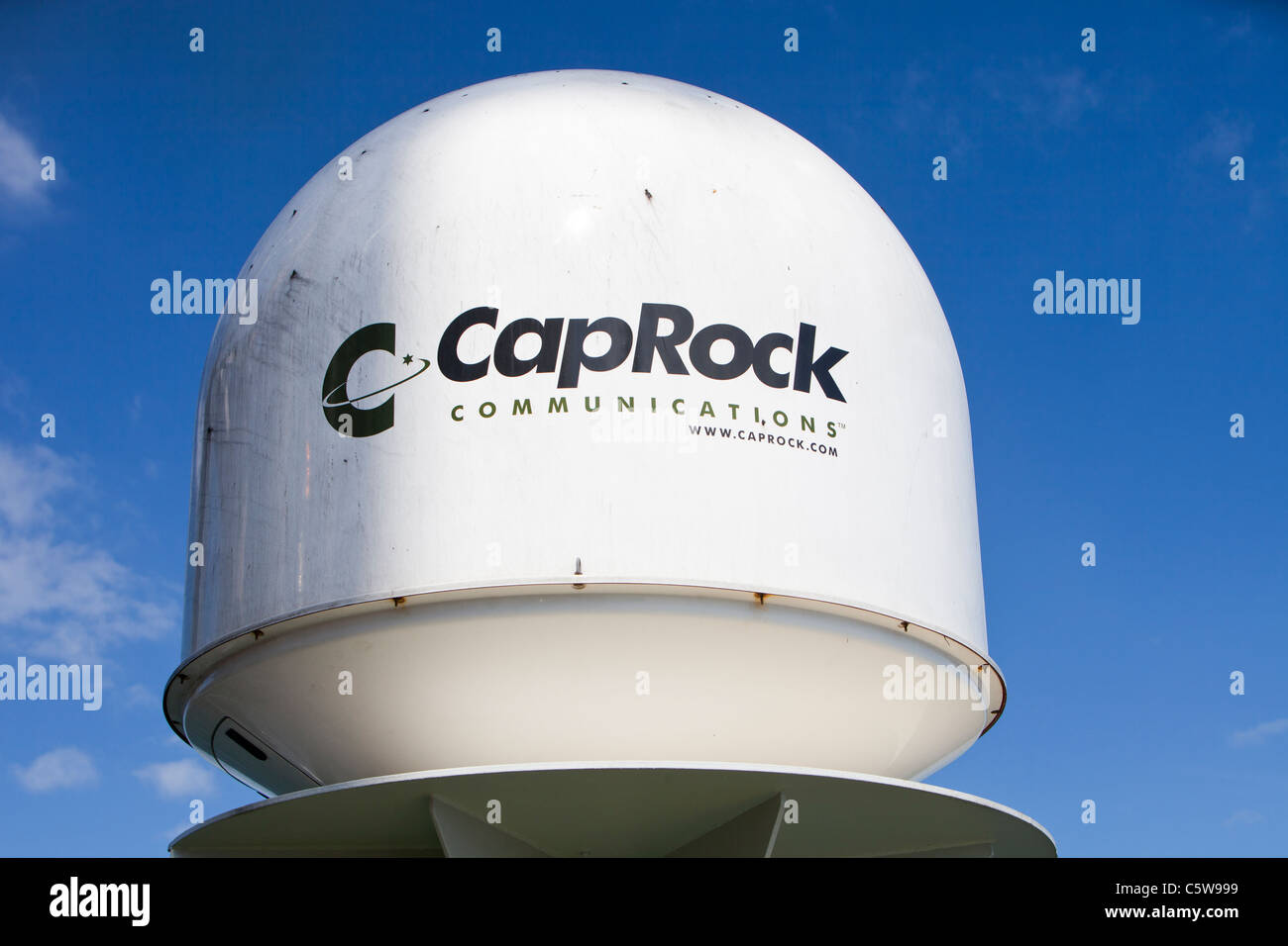 Les communications d'un radar sur le cric l'barge, Kraken, chargé avec des éoliennes pour le projet de parc éolien offshore de Walney, Banque D'Images