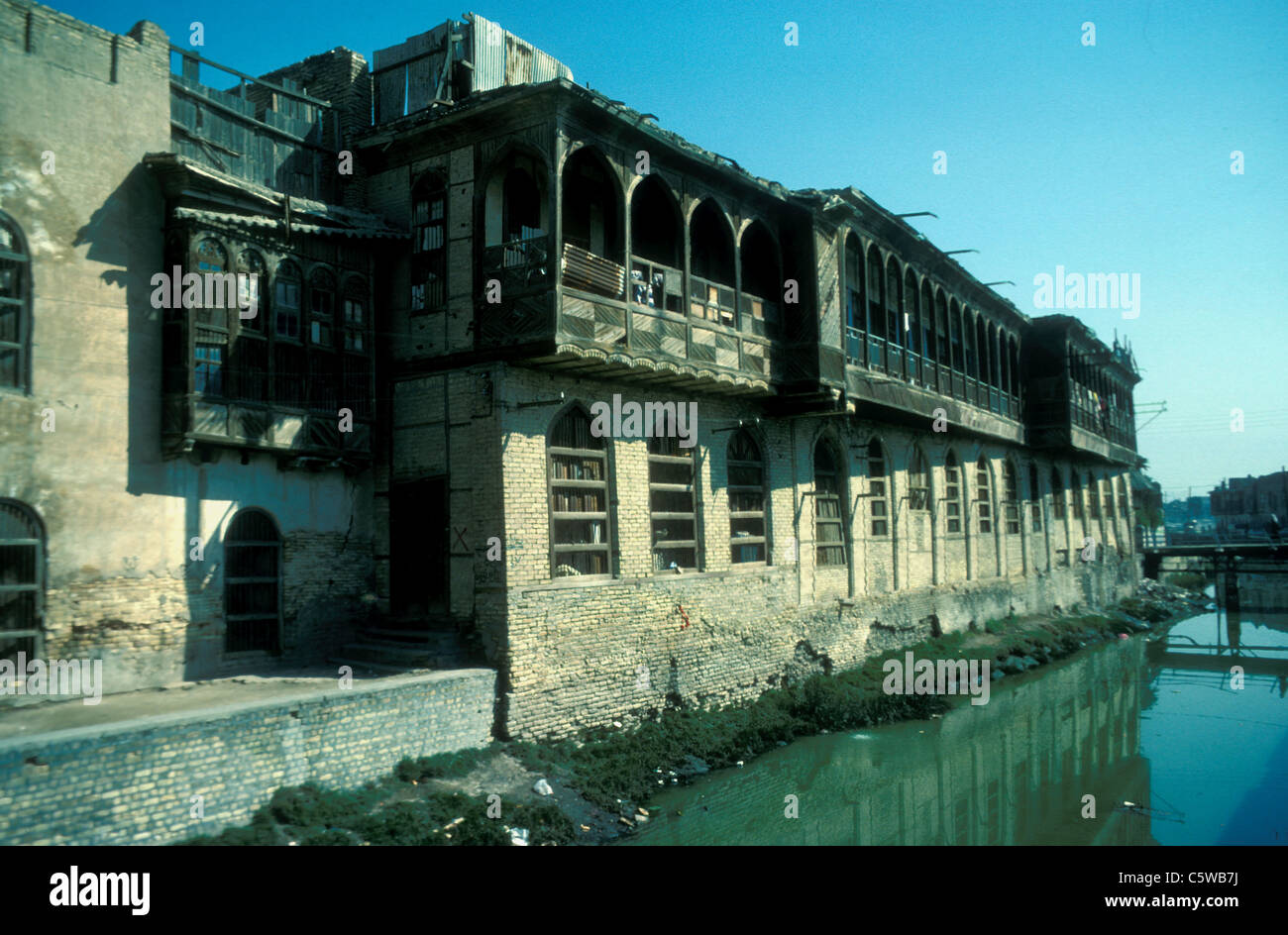 Maisons traditionnelles dans le quartier Shanasheel de Bassora, Irak, 1980 Banque D'Images