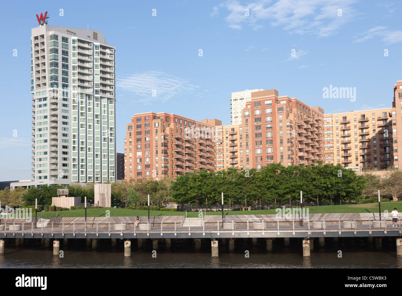 Réaménagement du secteur riverain, y compris l'hôtel W W Hoboken et 333 Rue de la rivière à Hoboken, New Jersey. Banque D'Images