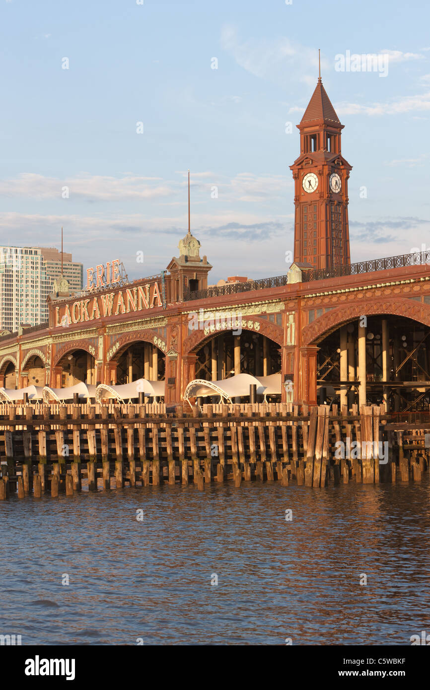 L'Erie Lackawanna Terminal et tour de l'horloge à Hoboken, New Jersey. Banque D'Images