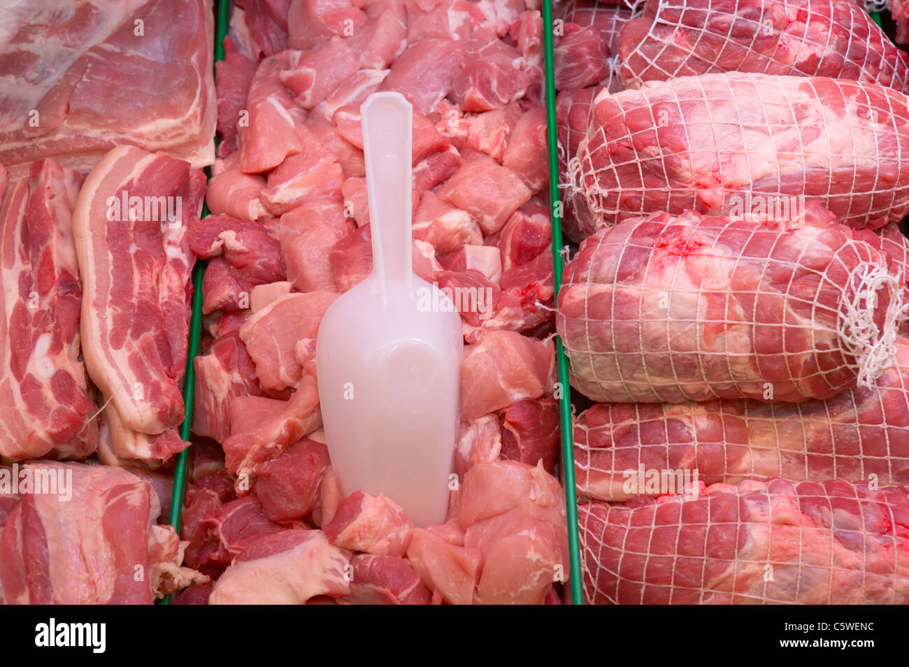 Affichage de la viande en supermarché Banque D'Images