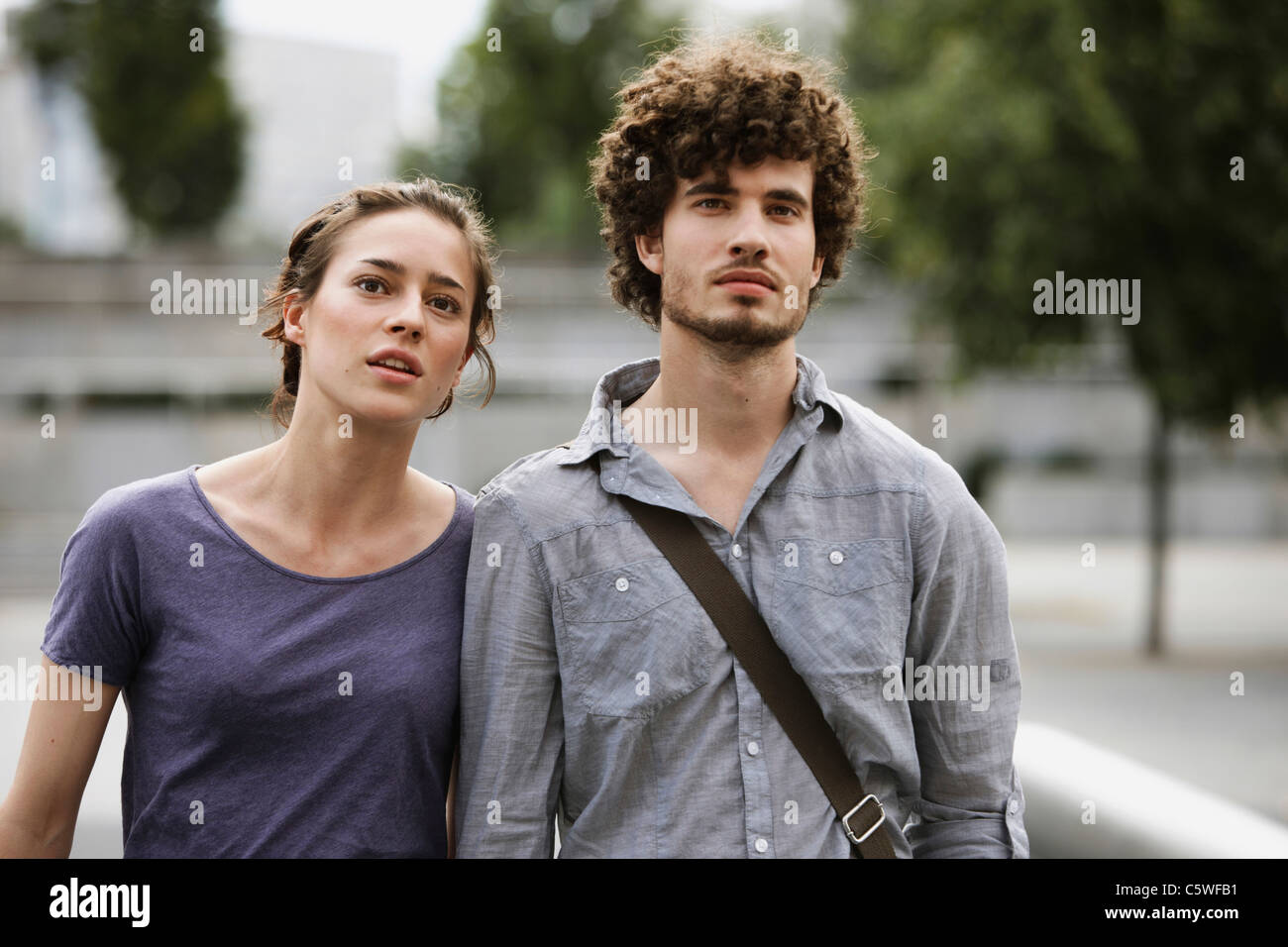 Allemagne, Berlin, Young couple, portrait Banque D'Images