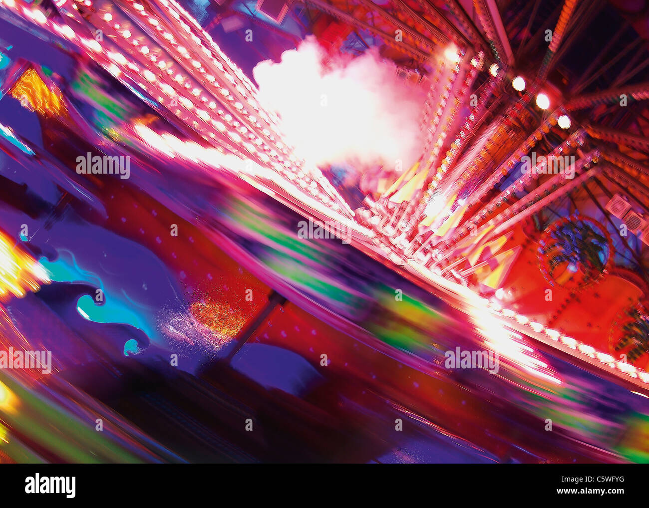 Allemagne, Vue de nuit au carrousel rotatif Banque D'Images