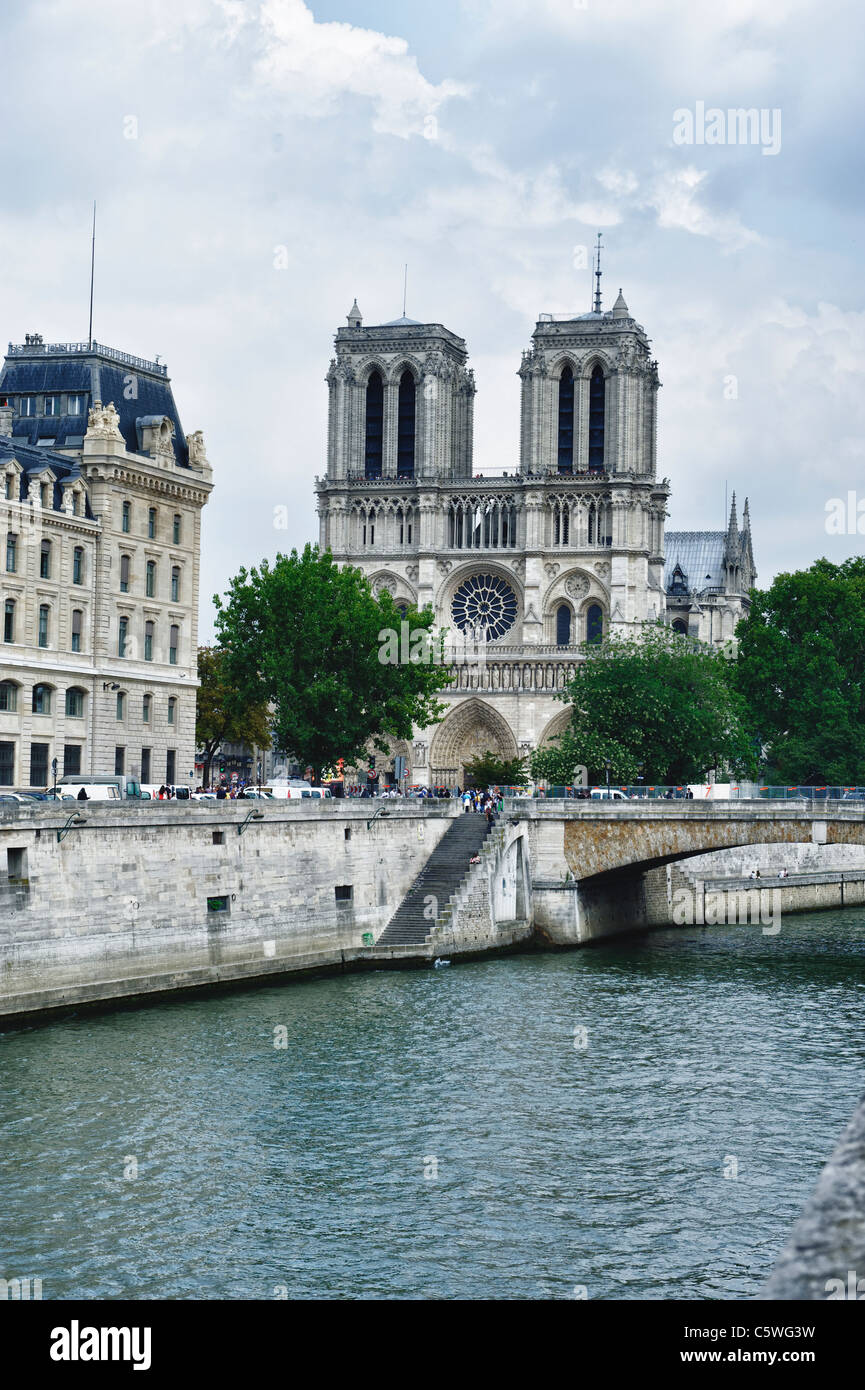 La Cathédrale Notre Dame de la Seine à Paris Banque D'Images