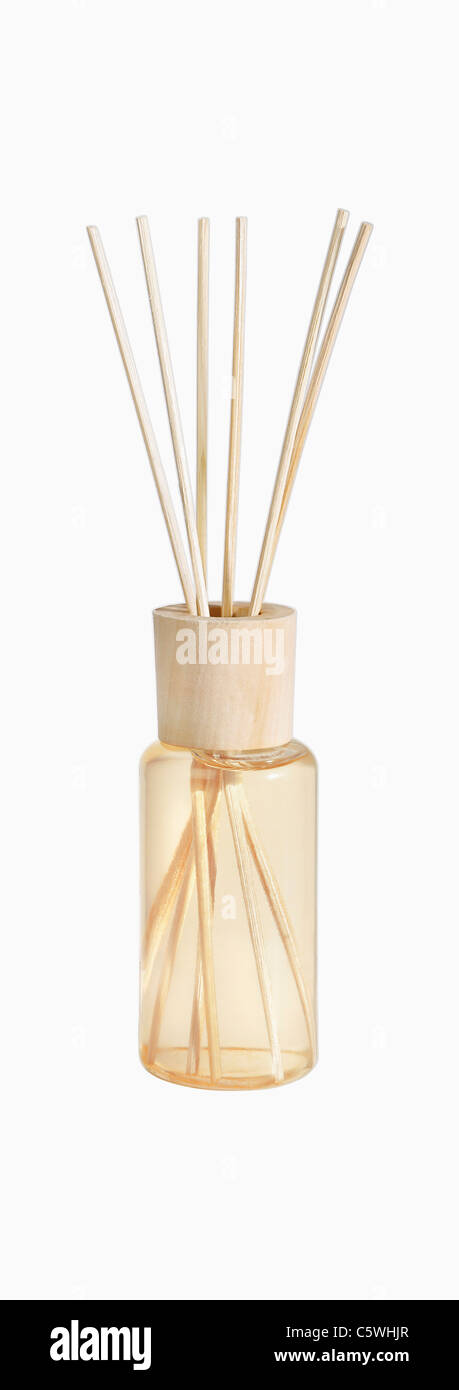 Bouteille d'huile aromatique against white background, Close up Banque D'Images