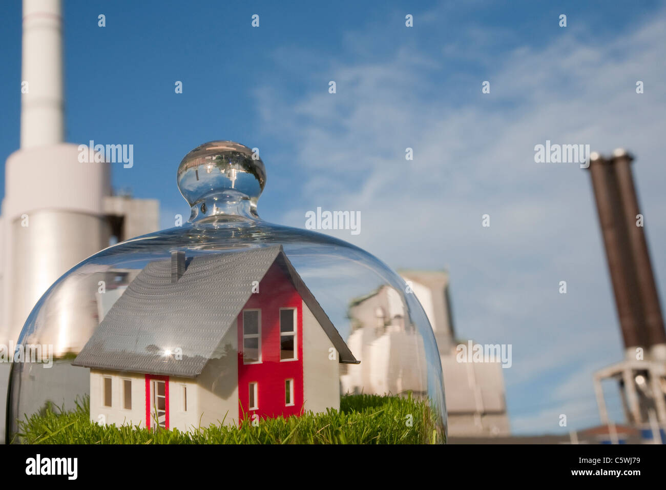 Allemagne, Baden WÃ¼rttemberg, Stuttgart, modèle maison sous bell jar, close-up Banque D'Images