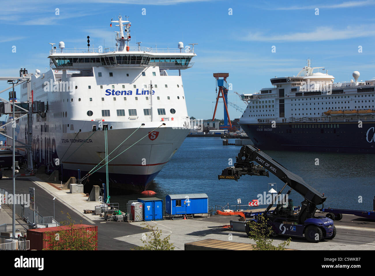 Kieler Hafen, Faehrschiff Bollhoernkai der StenaLine Terminal am ...