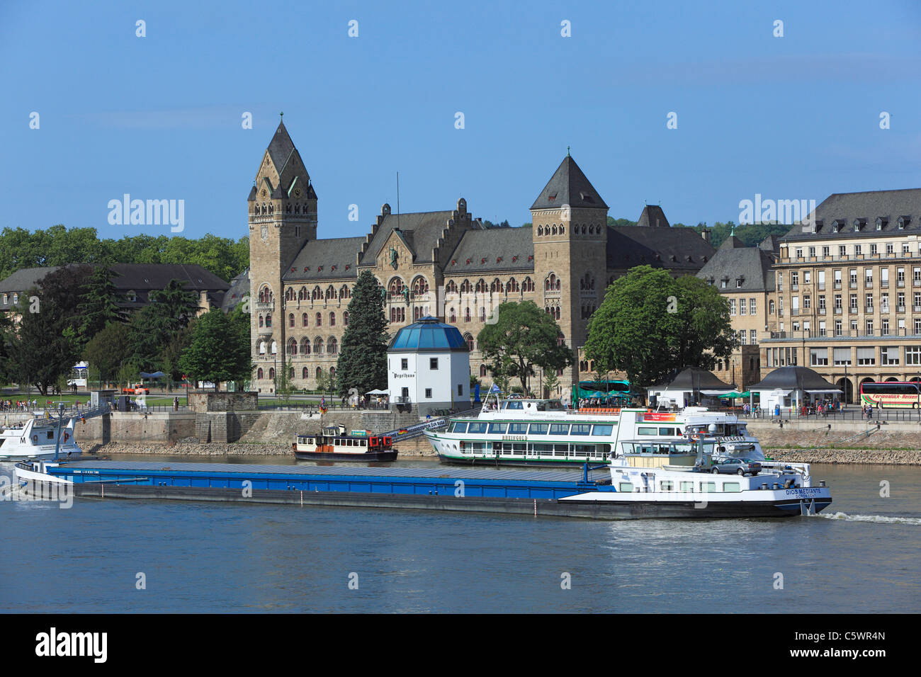 Rheinuferpromenade à Coblence, ehemaliges Preussisches Regierungsgebaeude, Bundesamt für Wehrtechnik und Beschaffung, Oberlandesgericht und Anwaltsge Banque D'Images