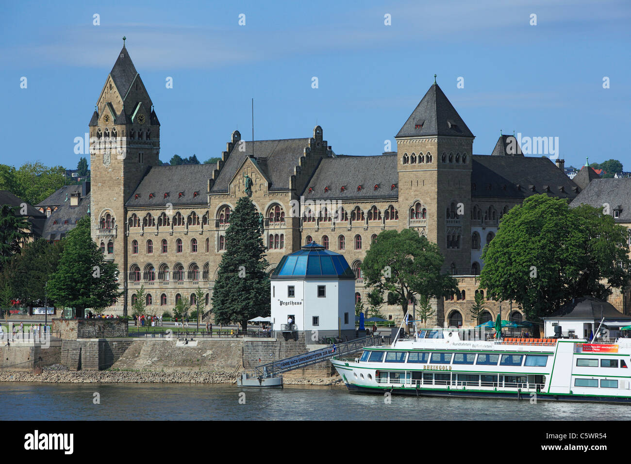 Rheinuferpromenade à Coblence, ehemaliges Preussisches Regierungsgebaeude, Bundesamt für Wehrtechnik und Beschaffung, Oberlandesgericht und Anwaltsge Banque D'Images