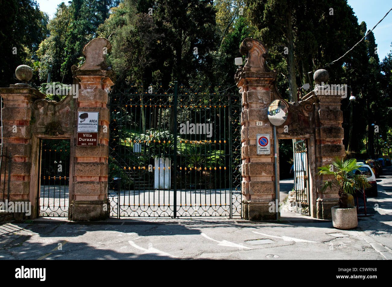 L'entrée de la dix-septième siècle jardin de Villa Durazzo-Centurione, qui appartient maintenant à la ville de Santa Margherita Banque D'Images