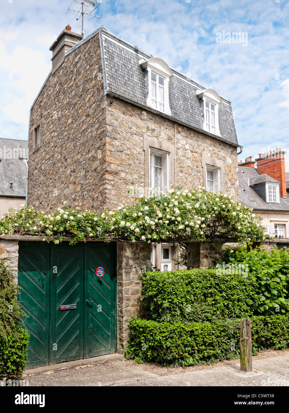 French house dans le centre de Coutances Normandie France Banque D'Images