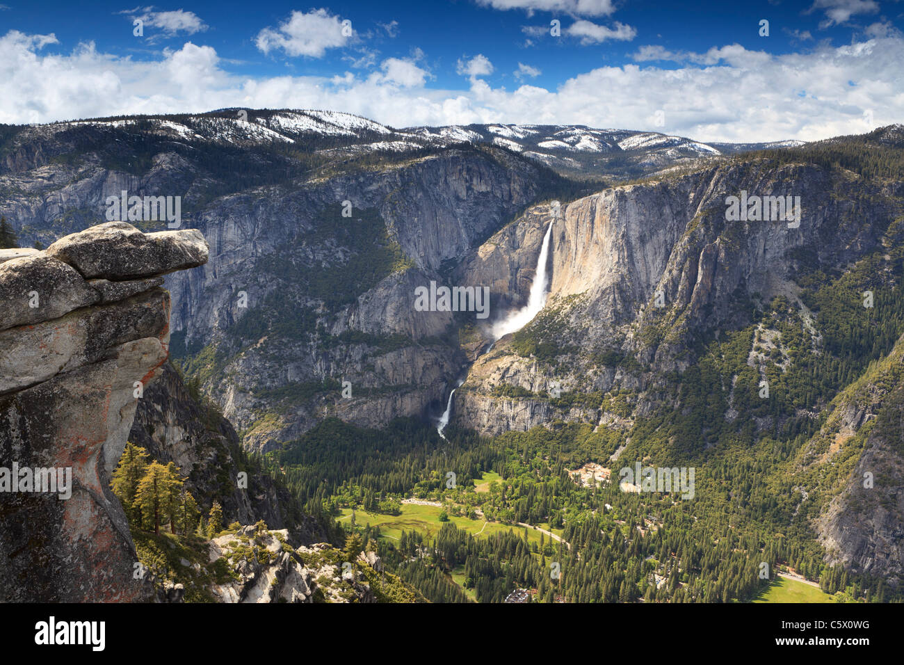 Vue de la vallée Yosemite de Glacier Point in Yosemite National Park en Californie (USA) Banque D'Images