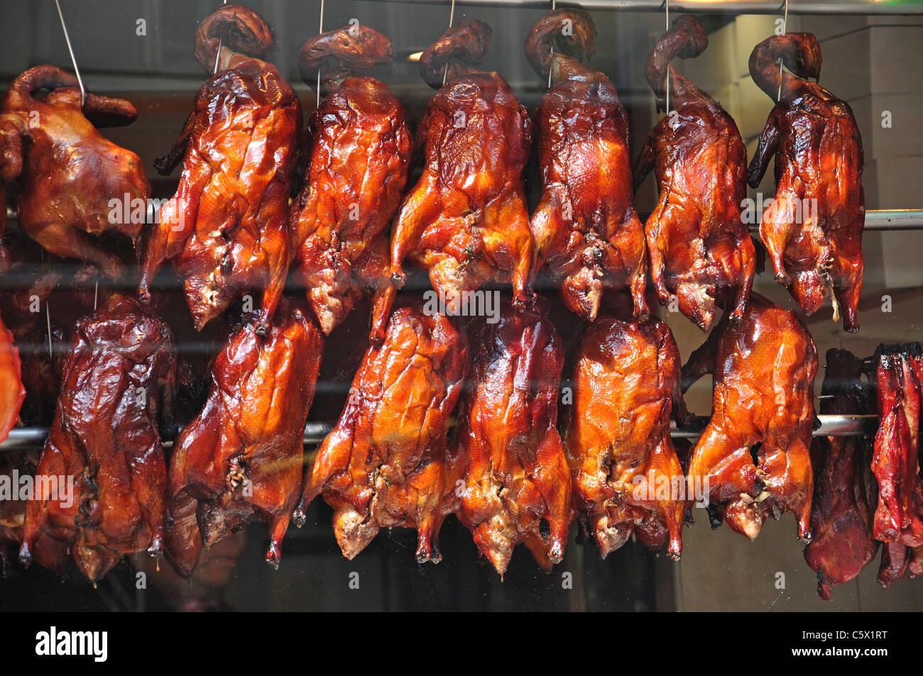 Canard rôti au restaurant chinois, Gerrard Street, Chinatown, Soho, City of westminster, Greater London, Angleterre, Royaume-Uni Banque D'Images