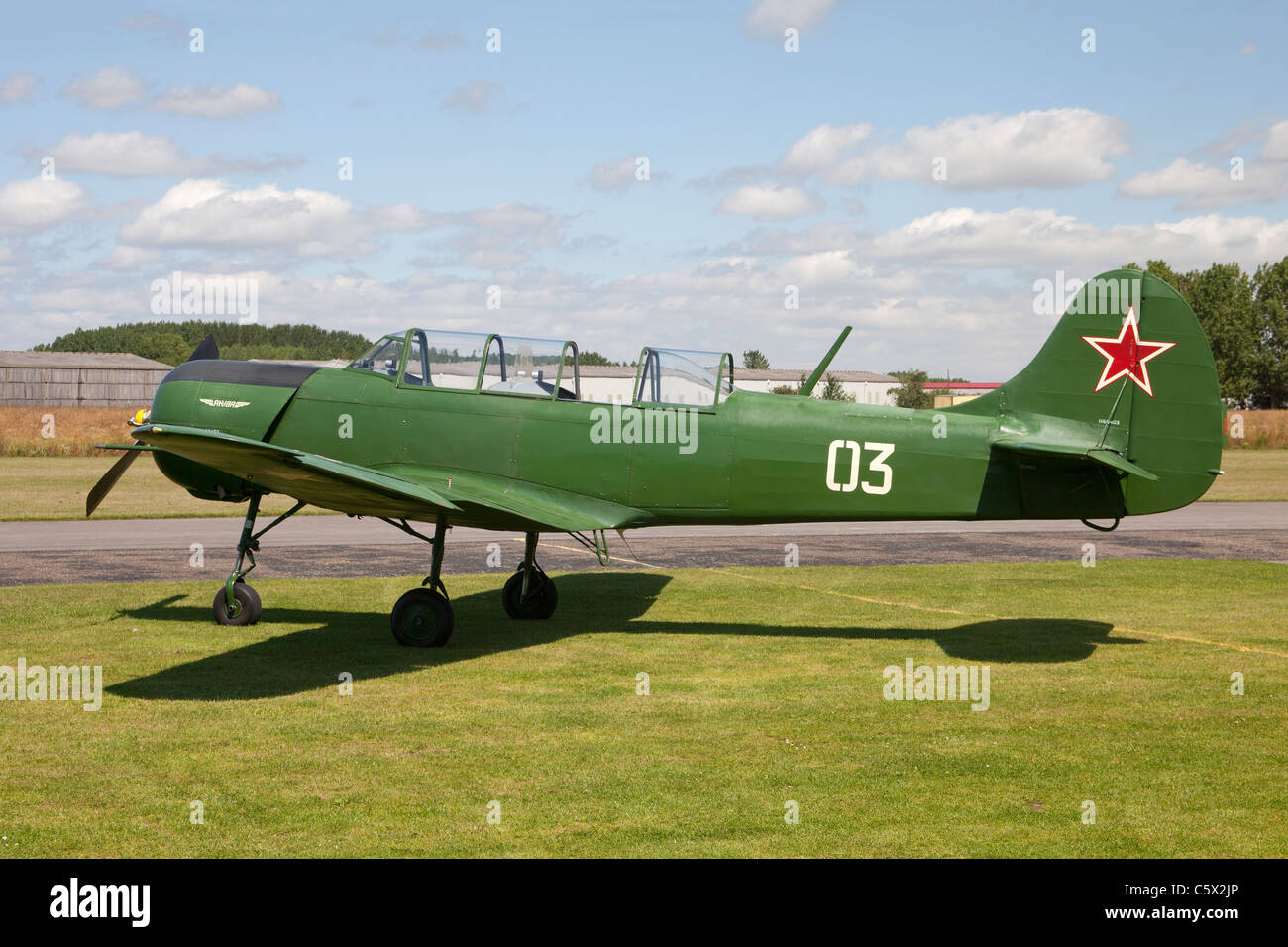 Yak-18A 03 Alexandre saltanov G-CEIB sur le sol à Breighton Airfield Banque D'Images