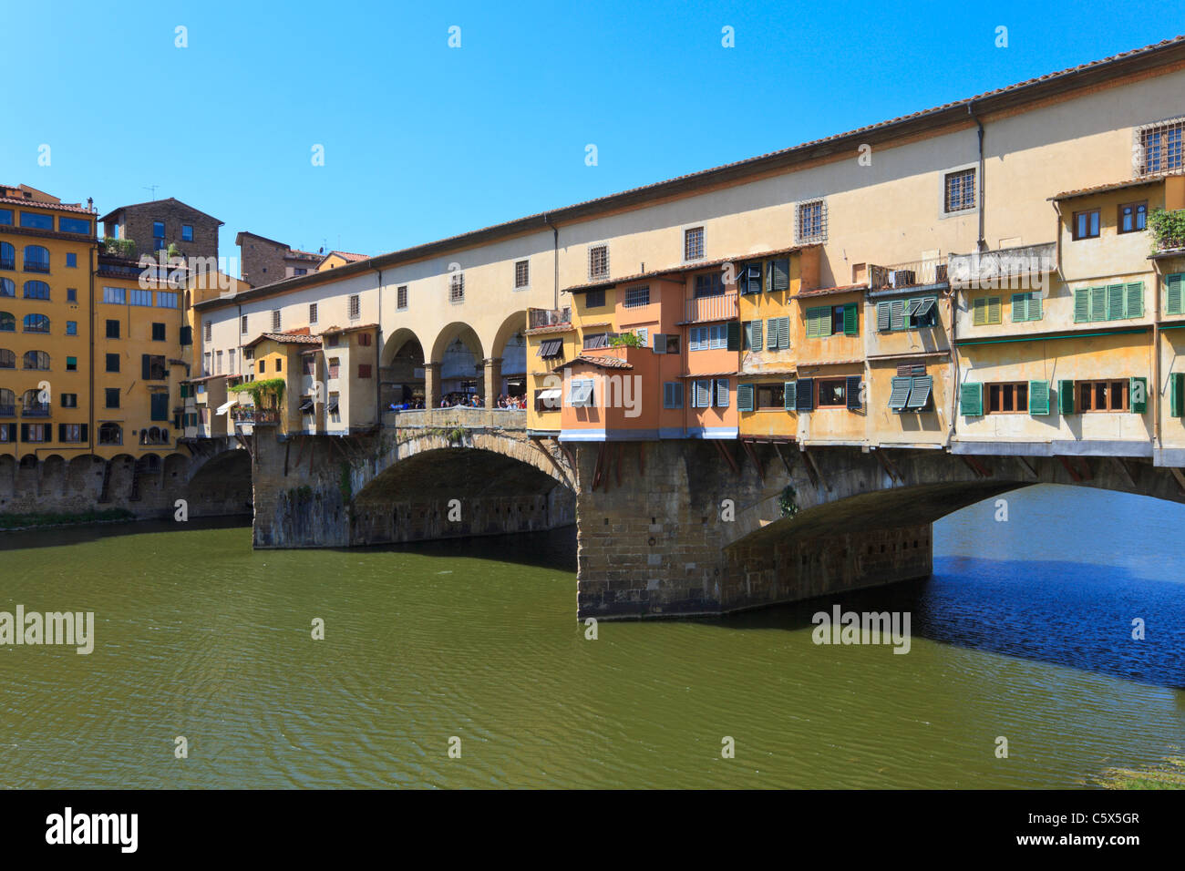 Célèbre pont Ponte Vecchio sur l'Arno à Florence (Firenze), Toscane, Italie Banque D'Images