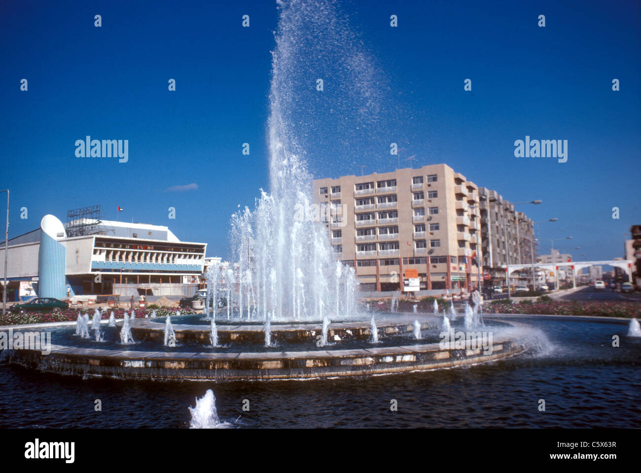 Le centre de Sharjah, Rolla Square et la fontaine en 1975 Banque D'Images