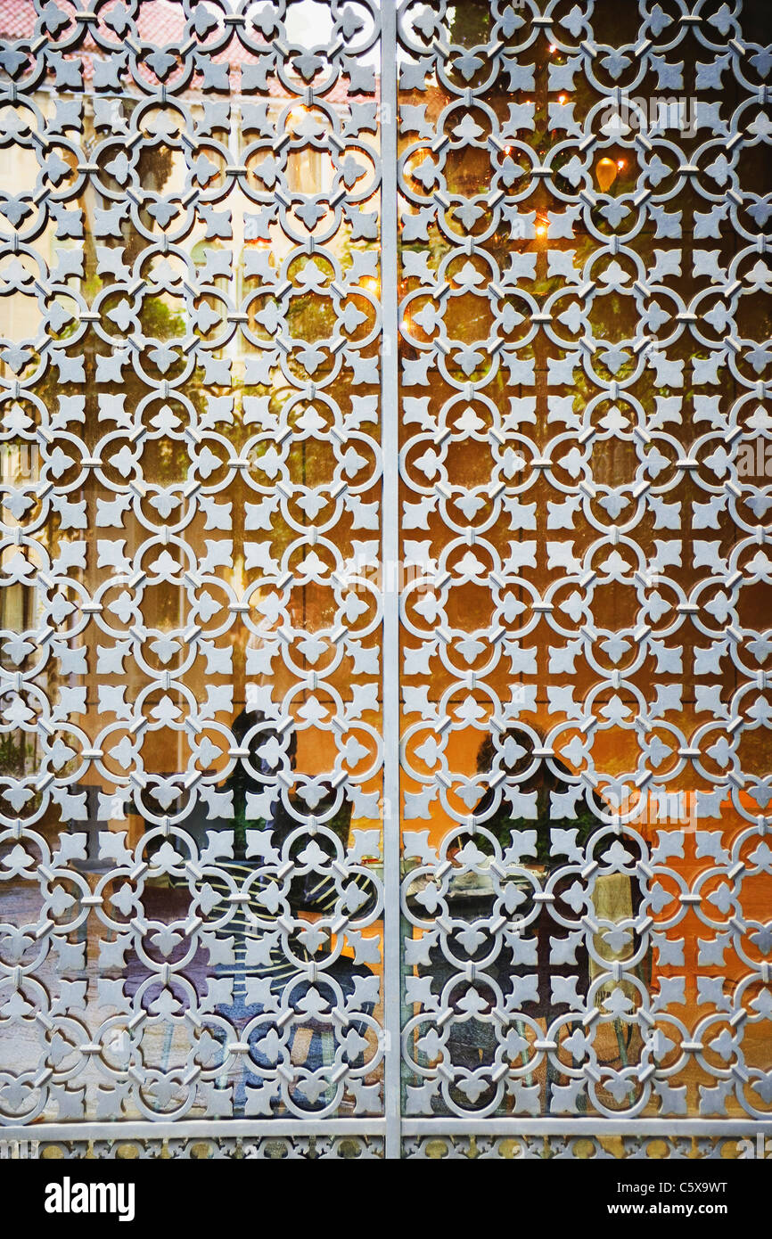 Fenêtre Décorative Style 'Grange' En Fer Forgé Antique