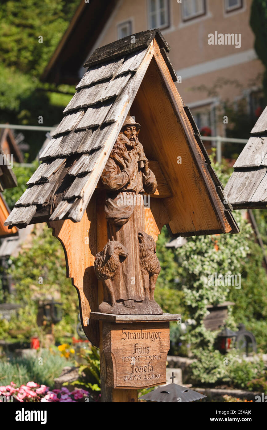 L'Autriche, de Halstatt, cimetière, la sculpture sur bois, Close up Banque D'Images