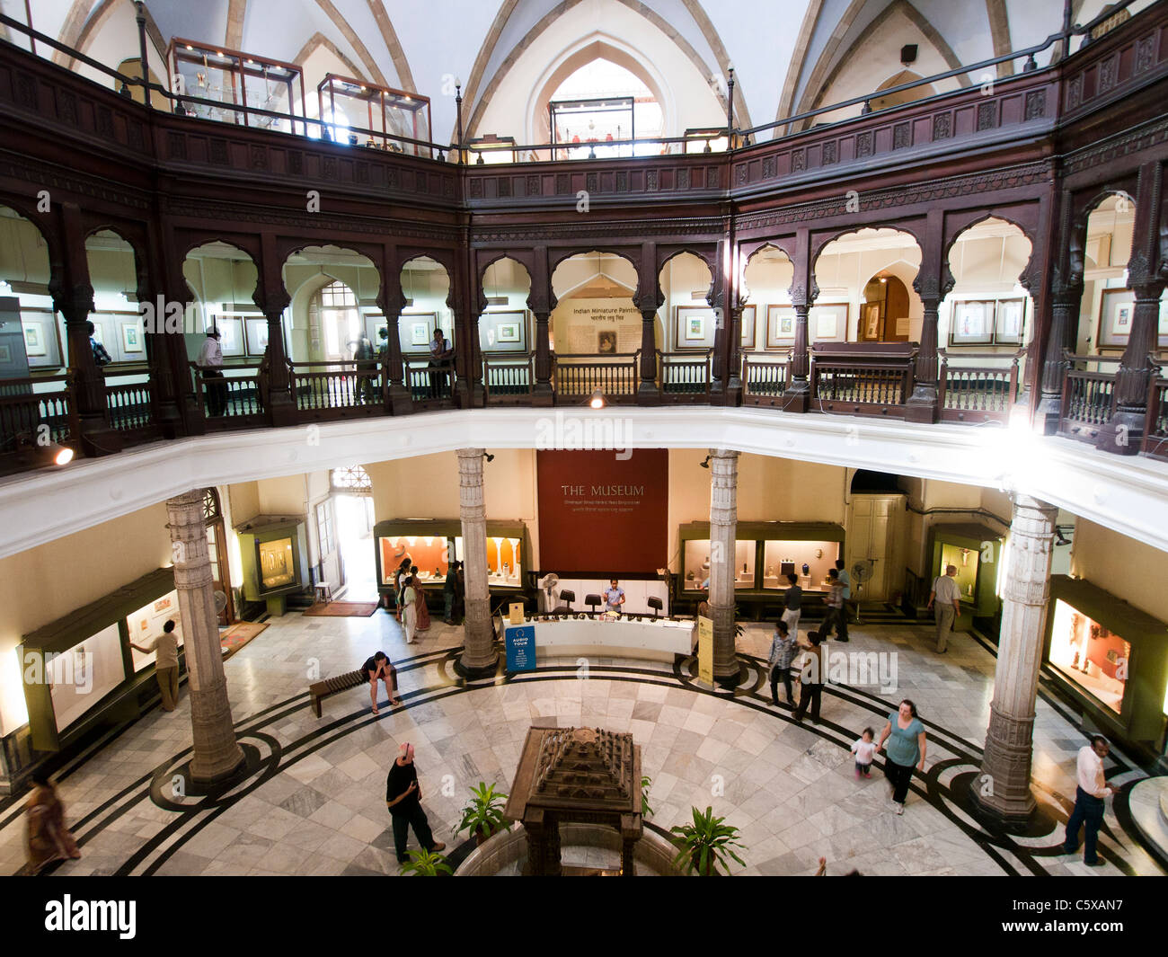 L'entrée principale de l'intérieur de la Gare Chhatrapati Shivaji Maharaj Vastu Sangrahalaya anciennement musée du Prince de Galles à Mumbai Inde Banque D'Images