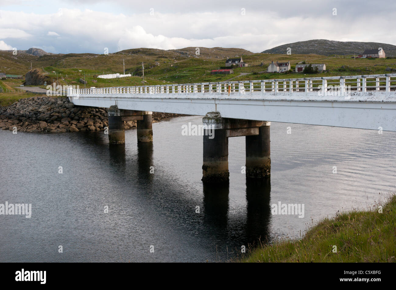 Le pont entre la Grande Bernera et l'île de Lewis. Banque D'Images