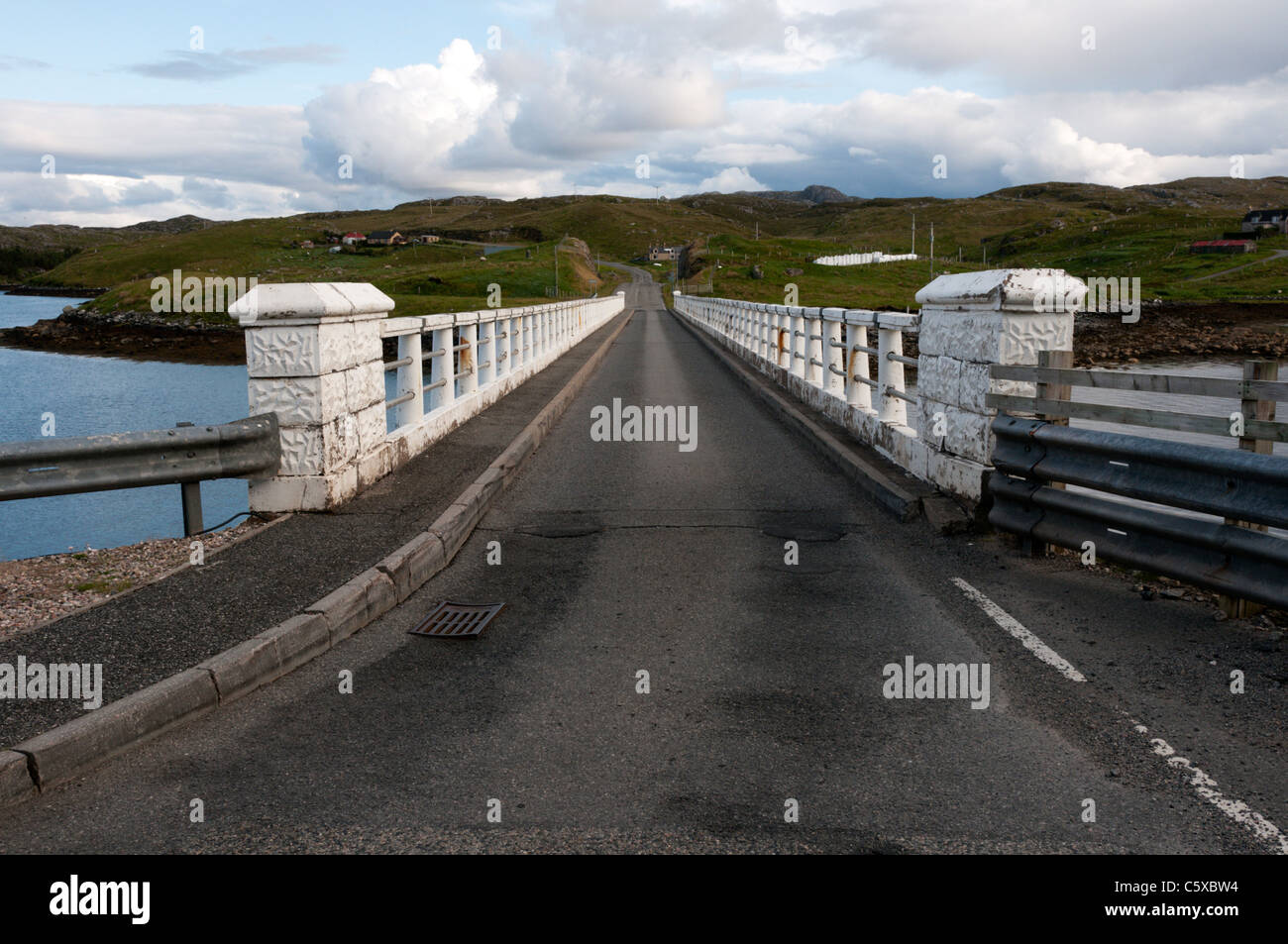 Le pont entre la Grande Bernera et l'île de Lewis. Banque D'Images