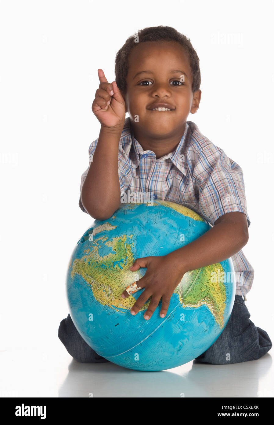 African boy (3-4) holding globe, portrait Banque D'Images