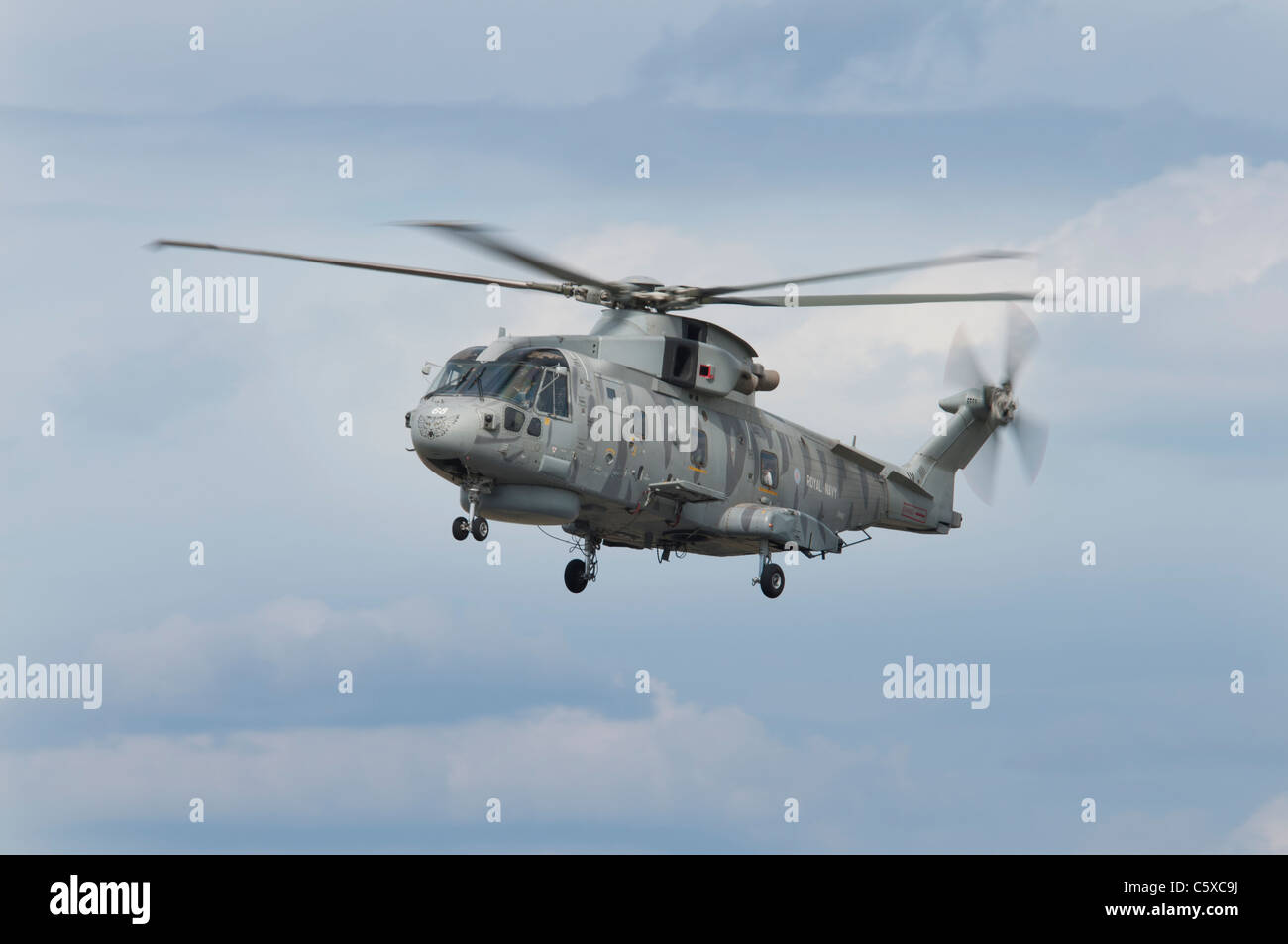 Hélicoptère de la Marine royale britannique Augusta Westland EH-101 Merlin HM1 ZH860 à partir de 814 Naval Air Squadron arrive à RAF Fairford Banque D'Images