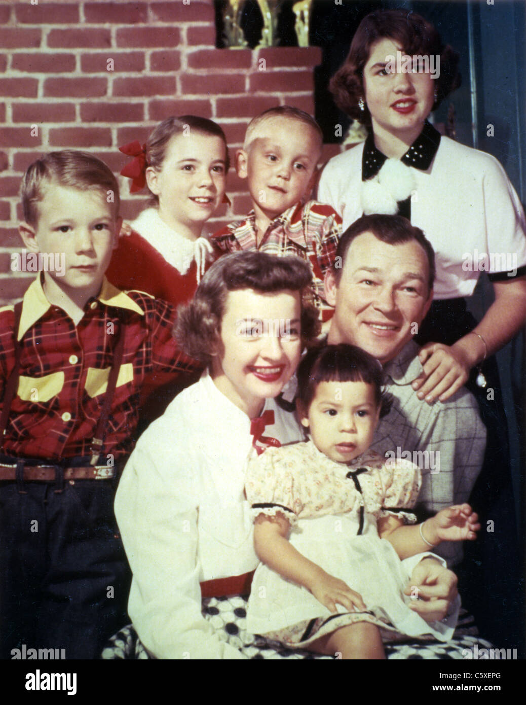ROY ROGERS (1911-1998) avec l'épouse Dale Evans avec leur famille vers  1951. Dale détient fille Robin - voir description ci-dessous Photo Stock -  Alamy