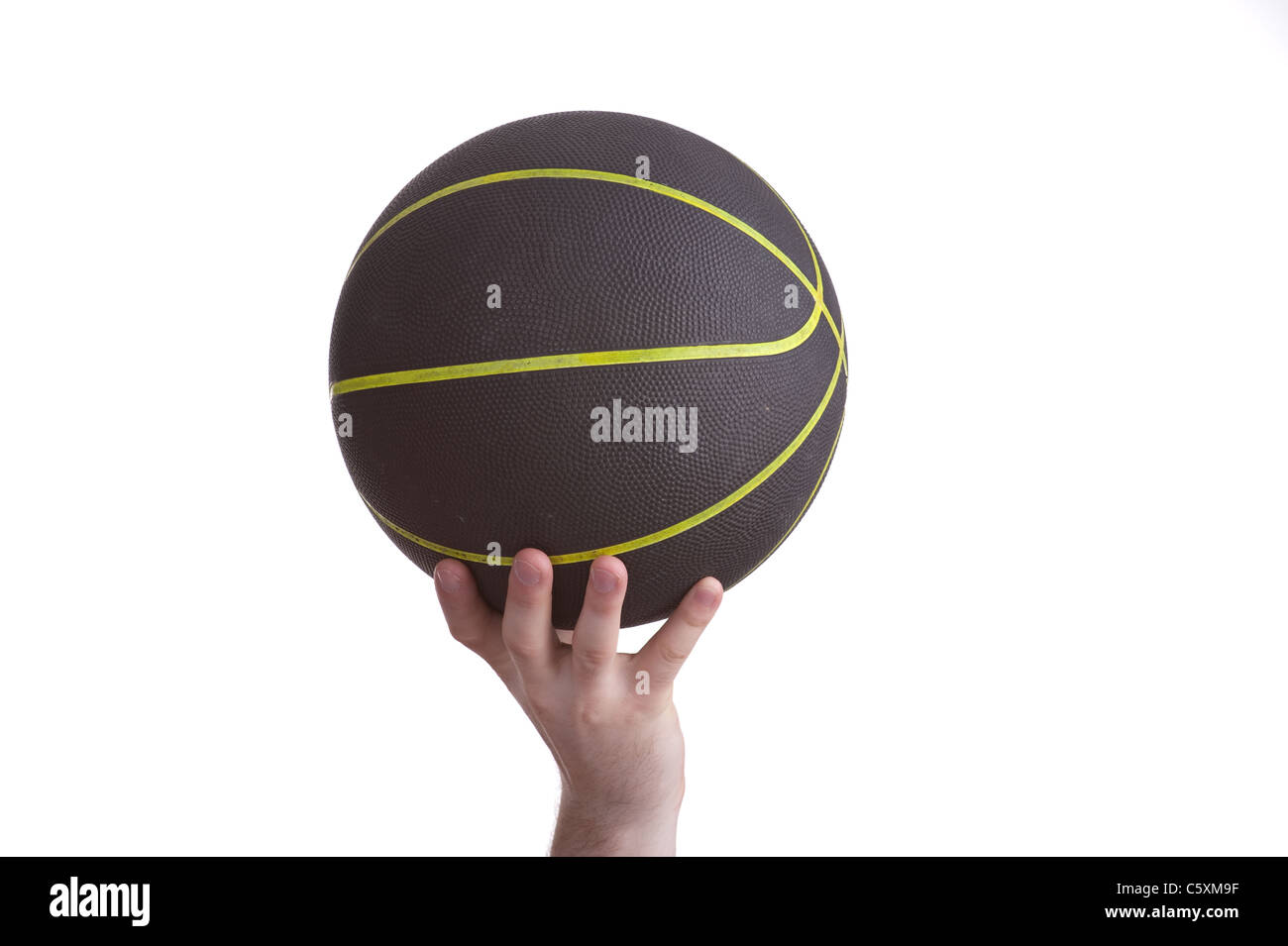 Close up of player holding basketball dans l'air Banque D'Images