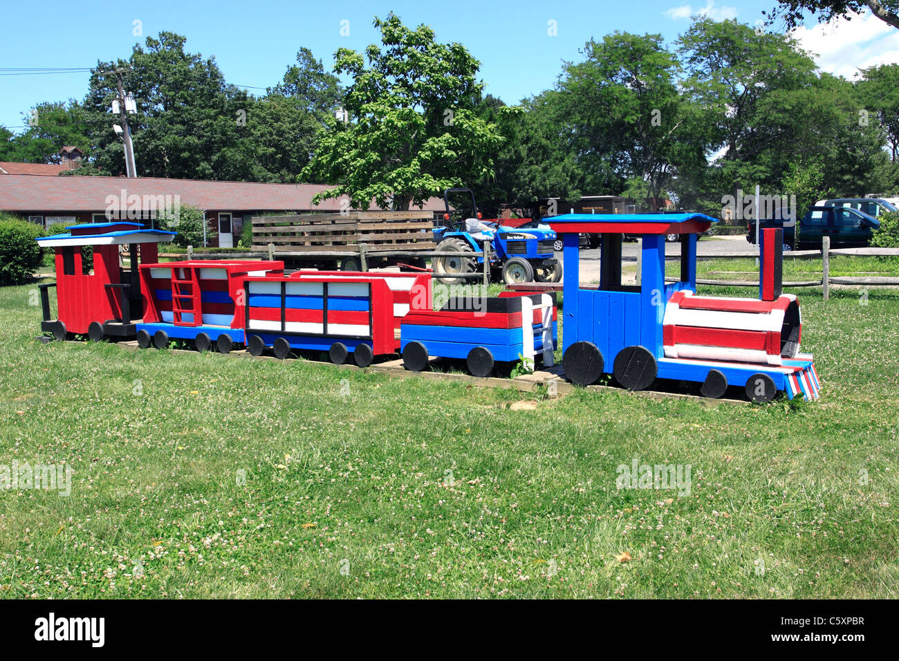 L'enfant peint patriotiquement train, Suffolk County Farm et centre éducatif, Yaphank, Long Island, NY Banque D'Images