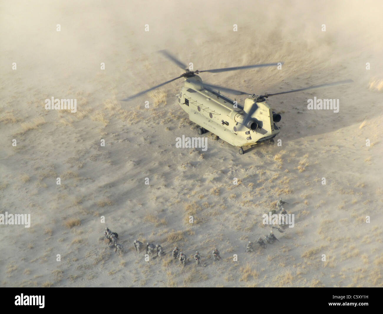 Vue aérienne de l'Armée US CH-47 Chinook à l'opération en Afghanistan Banque D'Images