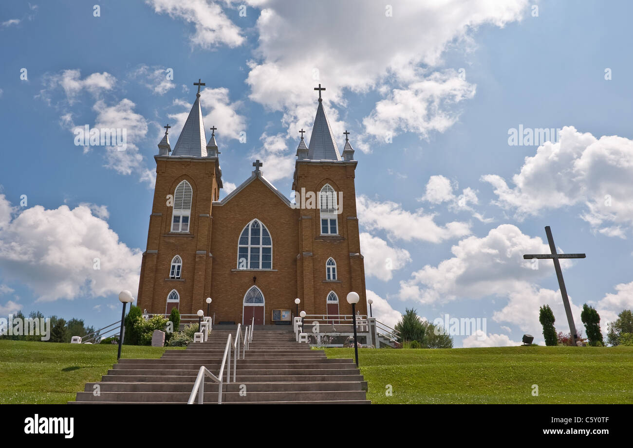 L'église de la Vierge Marie et la croix dans Wilno Ontario Canada Banque D'Images