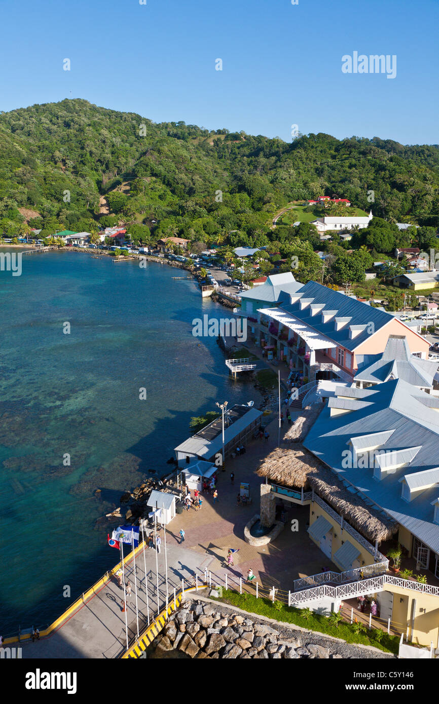 Centre-ville, port de croisière et boutiques à Coxen Hole sur l'île de Roatan, au Honduras Banque D'Images