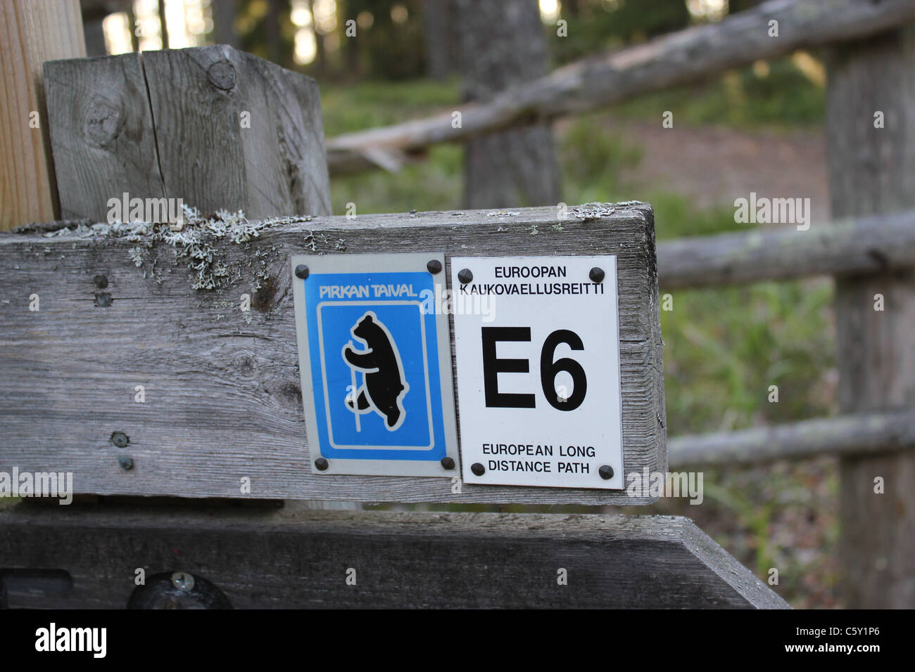 Chemin de randonnée signe en Haukanhieta Sands, parc national Helvetinjärvi Nowra, Finlande Banque D'Images