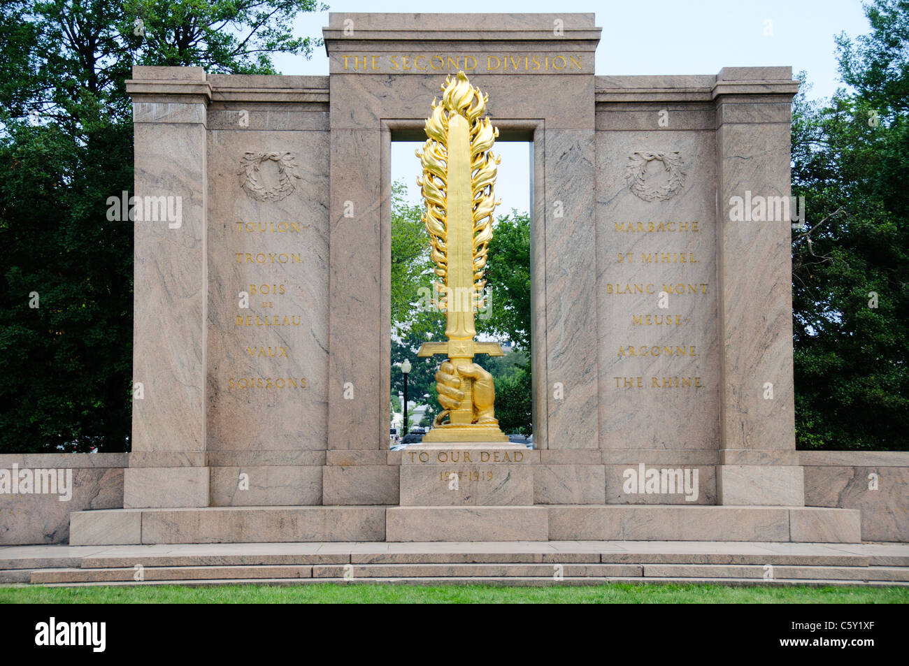 WASHINGTON DC, USA - La deuxième division Memorial dans le parc à côté de l'Ellipse et non loin de la Maison Blanche. Il commémore ceux qui sont morts en servant dans la 2e Division d'infanterie de l'armée des États-Unis. Banque D'Images