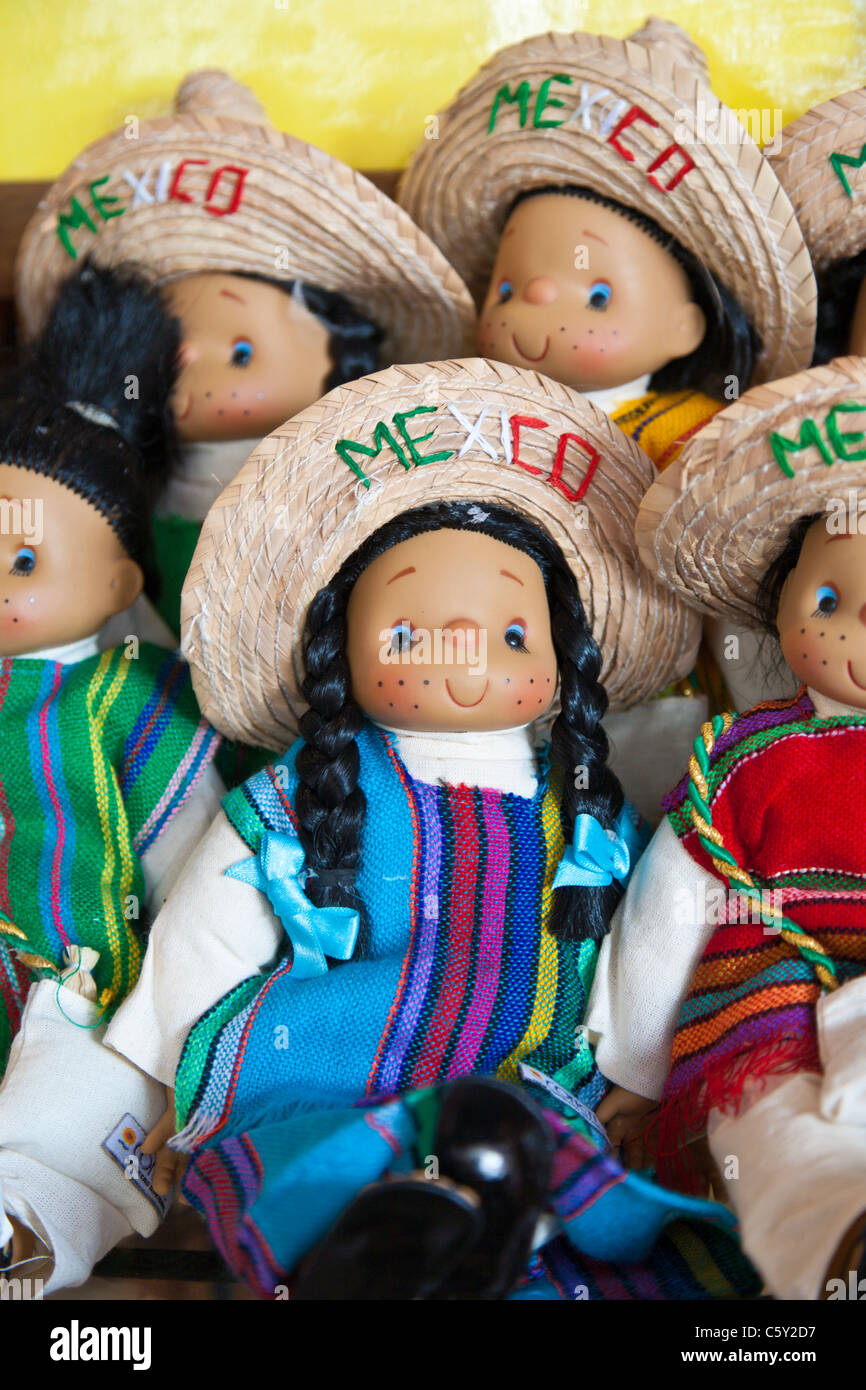Mexico souvenir dolls Banque de photographies et d'images à haute  résolution - Alamy