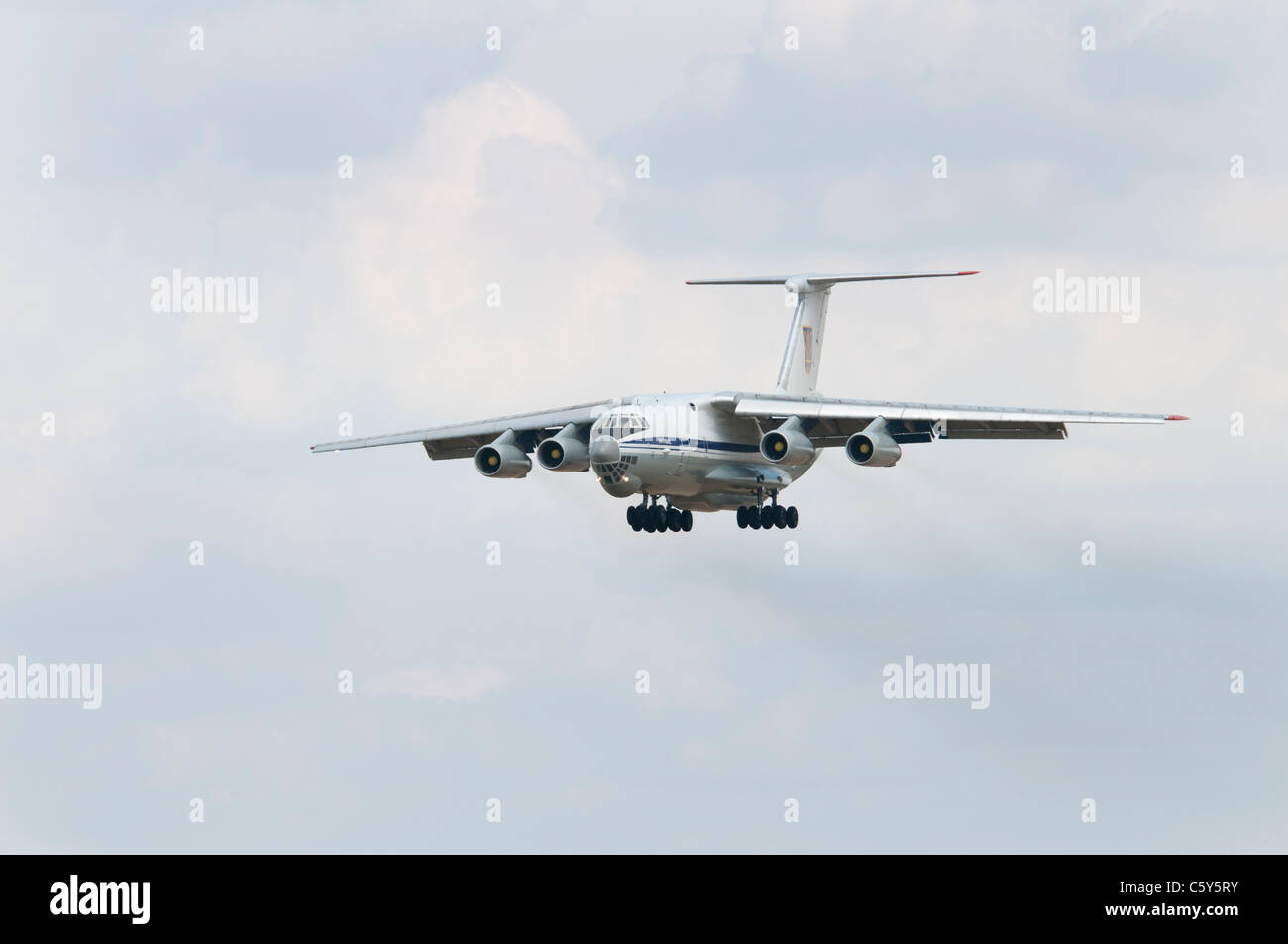 L'Armée de l'air ukrainienne les avions lourds de transport Iliouchine Il-76 78820 en approche finale pour son arrivée à l'Air Tattoo 2011 Banque D'Images