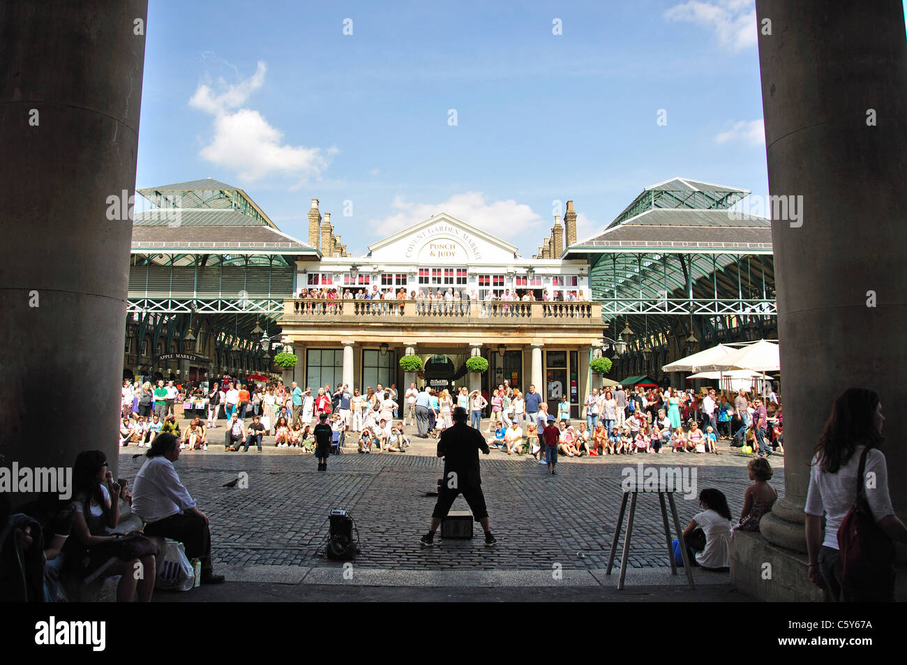 Artiste dans Central Square, Covent Garden, West End, City of Westminster, London, Greater London, Angleterre, Royaume-Uni Banque D'Images