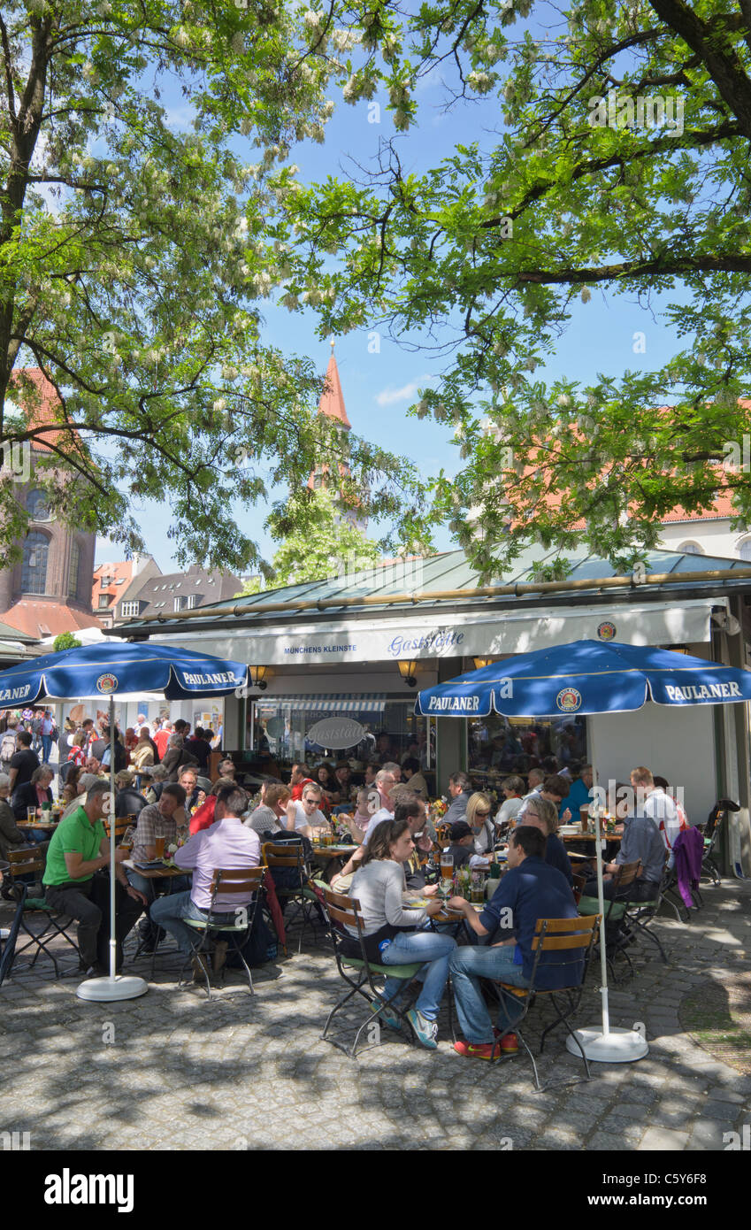 Le café en plein air de du Viktualienmarkt, Munich, Allemagne Banque D'Images