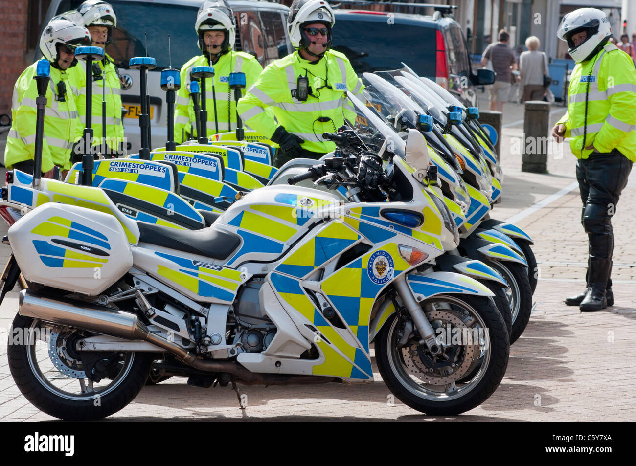 Les policiers avec leurs motos. UK Banque D'Images