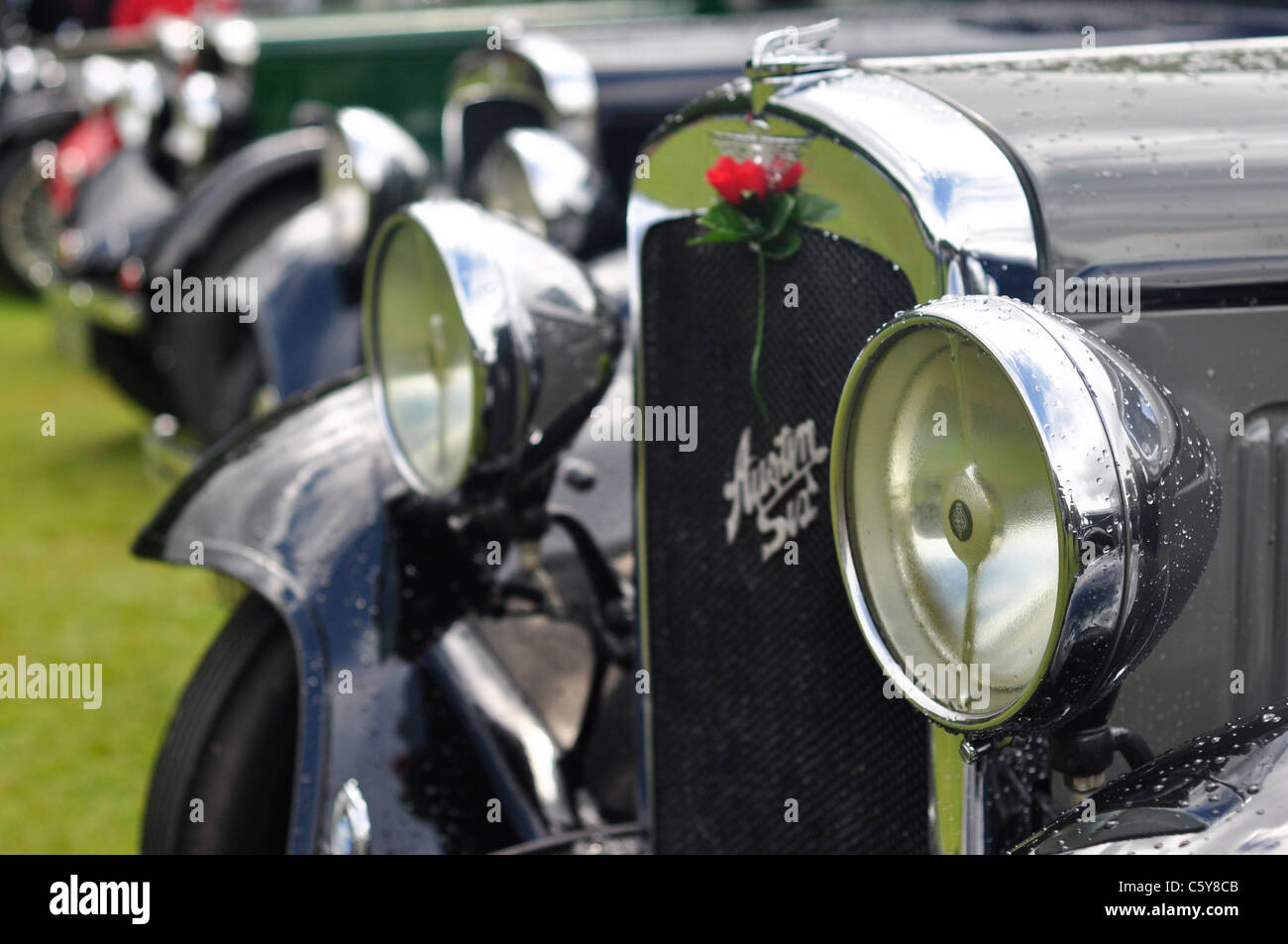 Une image d'une voiture classique Austin phares et les radiateurs, faible profondeur de champ et point de fuite Banque D'Images