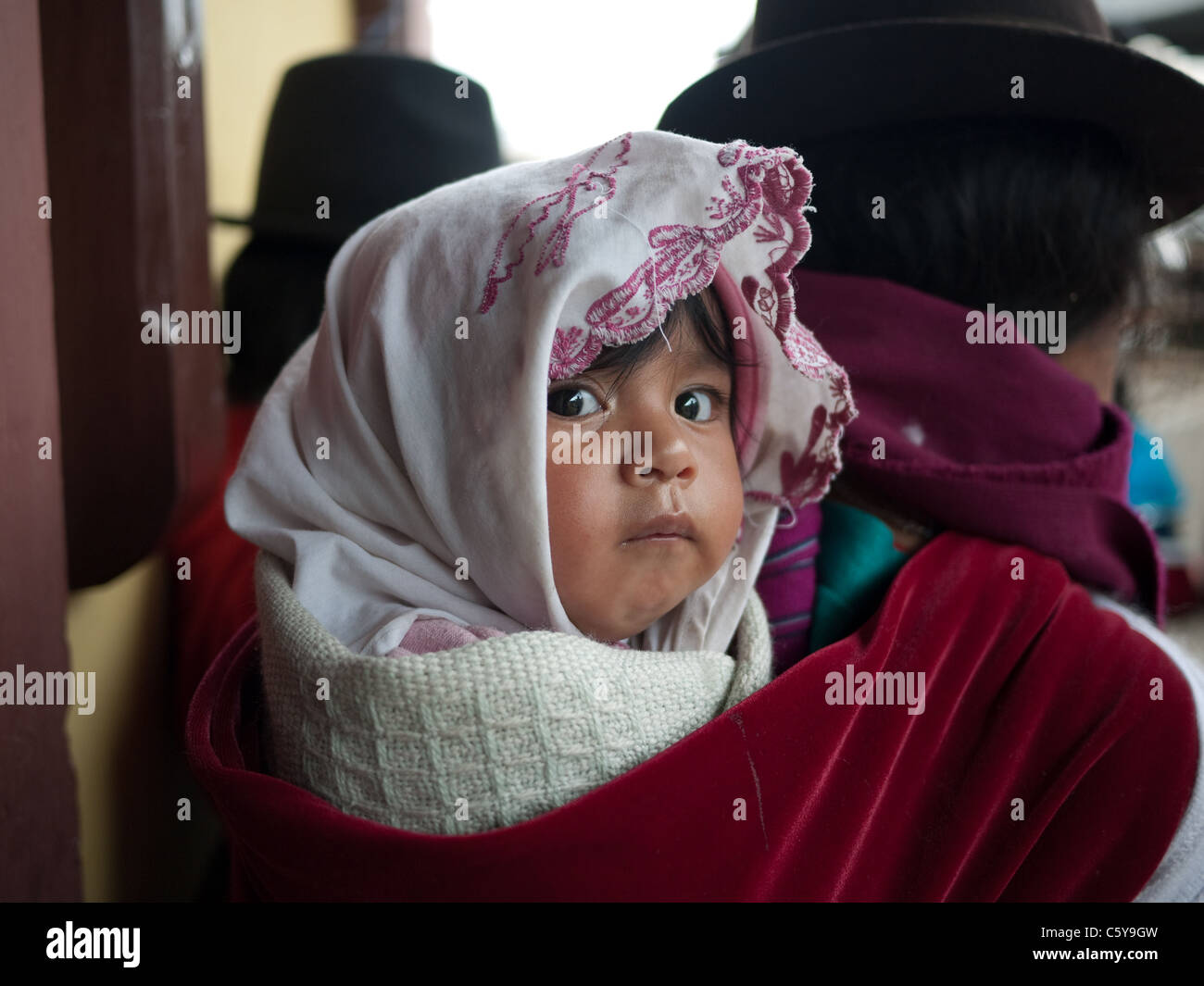 Les mères de bébés de retour. Banque D'Images