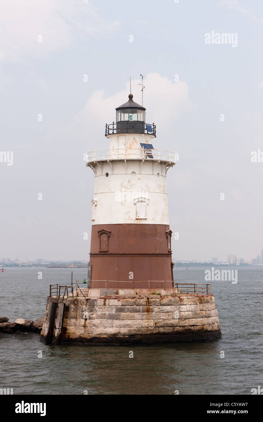 Robbins Reef phare, situé dans la région de Upper New York Bay Banque D'Images