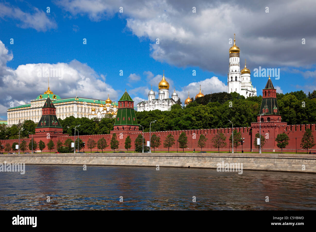 Le Kremlin et la rivière, vue du remblai. Banque D'Images