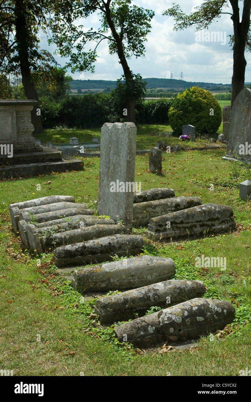 Pips graves, Cooling, St James Church Yard, Hoo Peninsular, île de grain Kent Royaume-Uni.Les tombes de PIP, ce sont les tombes des enfants des familles Baker et Comport qui sont morts entre 1771 et 79.Roman de Charles Dickens grandes attentes mentionne ce petit cimetière dans le premier chapitre.HOMER SYKES Banque D'Images