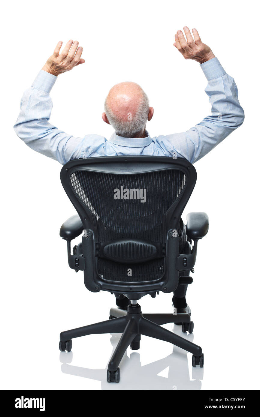 Travailleur senior prendre un repos sur chaise de bureau moderne Banque D'Images