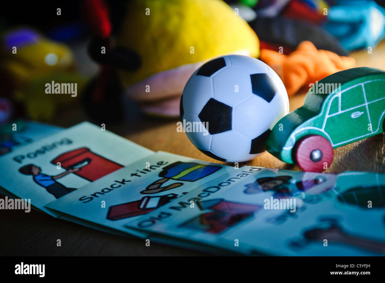 Close up of educational intervention orthophonique ball jouets petite voiture Banque D'Images