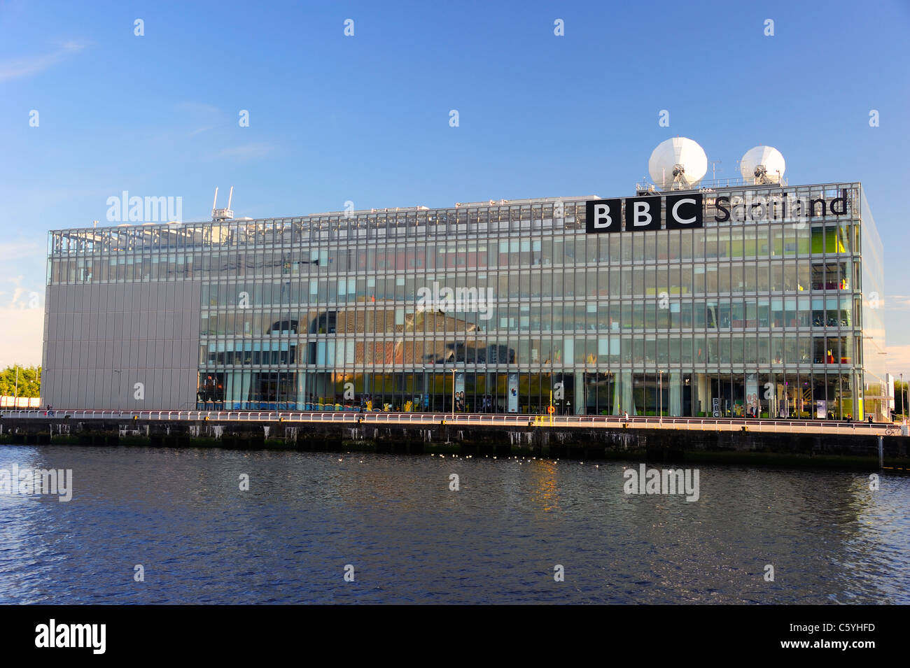 BBC Scotland siège à Glasgow par la rivière Clyde Banque D'Images