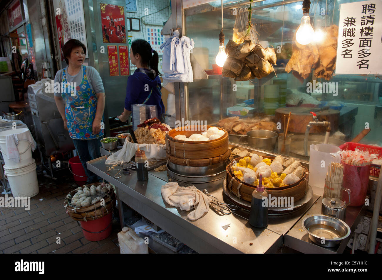 Côté Route Dumpling Chinois Restaurant près du Marché des Dames, Tung Choi Street, Mong Kok, Kowloon. Banque D'Images